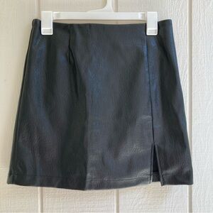 Wild Fable Size 6 Black Leather-Look Skirt